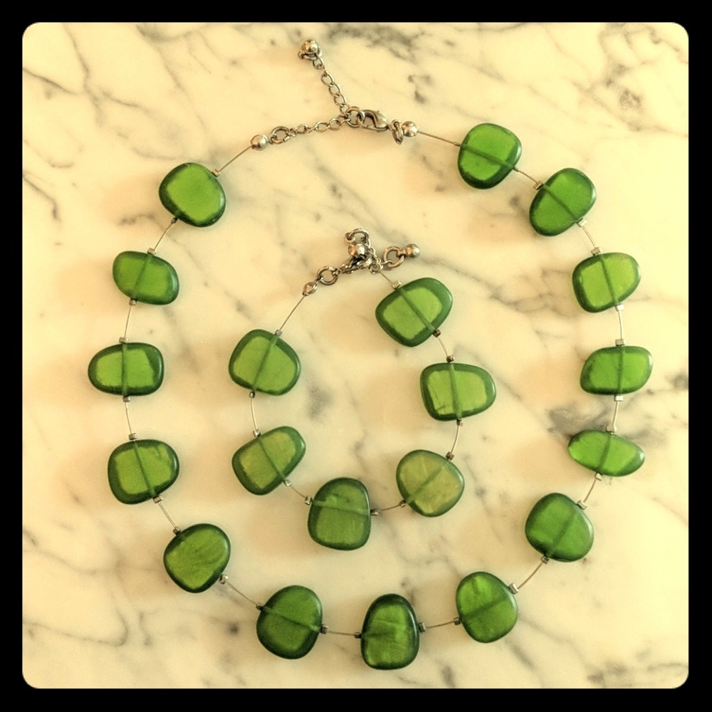 Fabulous Green Beaded Necklace & matching Bracelet